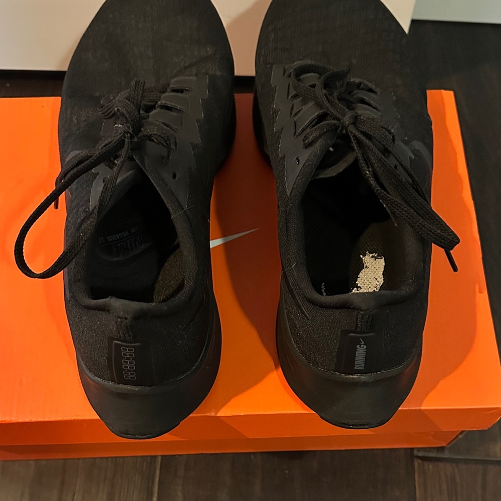 Nike Men's Black Athletic Shoes - Picture 4 of 6